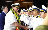 Tàu Hải quân Mỹ USS Tripoli và USS Robert Smalls cập cảng Đà Nẵng