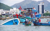 Vụ chìm tàu ở cửa sông Cái Nha Trang: Tìm thấy thi thể ngư dân còn lại