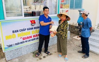 Gian hàng 0 đồng của 'áo xanh' tình nguyện