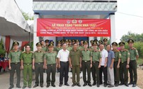 Công an cửa khẩu Tân Sơn Nhất về Long An trao tặng 3 Ngôi nhà 19/8