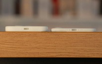 Lộ ảnh mô hình iPhone 17 Air mỏng ấn tượng bên cạnh iPhone 17 Pro
