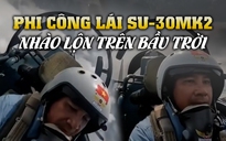 Cận cảnh phi công lái Su-30MK2 nhào lộn trên bầu trời