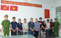 Bắt khẩn cấp 9 người vụ khiêng 'quan tài' trước chợ Bến Thành