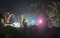 Xuyên đêm mật phục, bắt quả tang 'điểm nóng' khai thác cát lậu