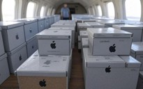 Apple 'né' thuế của ông Trump, thuê máy bay chở 600 tấn iPhone từ Ấn Độ sang Mỹ