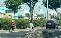 TP.HCM: Đi bộ qua xa lộ Hà Nội, cụ ông bị ô tô tông tử vong