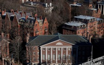 Từ chối yêu cầu của chính quyền Trump, Đại học Harvard bị cắt tài trợ