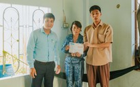 Trao tiền bạn đọc giúp người mẹ gặp nạn