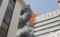 Cháy tòa nhà Việt Tower, hàng trăm người tháo chạy