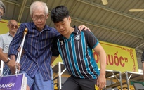 Hùng Dũng, Thành Chung và đội Hà Nội xúc động tri ân các cựu danh thủ TP.HCM