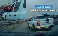 Tài xế lái xe bán tải chạy bát nháo, giơ ngón tay giữa 'dằn mặt' người khác