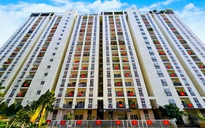 Nhiều chung cư ở TP.HCM đồng loạt treo cờ Tổ quốc mừng 50 năm đất nước thống nhất