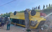 Lật xe chở học sinh tại Gia Lai, nhiều em bị thương
