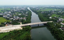 Cầu trăm tỉ xây xong nằm chờ đường dẫn