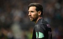 Cử chỉ gây sốt của Messi: Điều gì đã xảy ra, vệ sĩ riêng đang ở đâu?