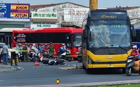 Cửa ngõ phía tây TP.HCM ùn xe kéo dài vì tai nạn