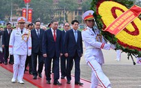 Lãnh đạo Đảng, Nhà nước viếng Chủ tịch Hồ Chí Minh nhân 50 năm đất nước thống nhất