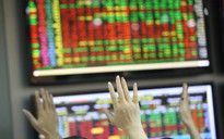 Cổ phiếu thủy sản, dệt may nằm sàn la liệt, VN-Index giảm hơn 82 điểm