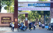 Cấm dạy thêm, trường tiểu học mở ‘câu lạc bộ’ các môn học có thu tiền?