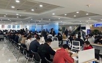 Người Hà Nội vẫn xếp hàng từ tờ mờ sáng làm thủ tục hành chính công