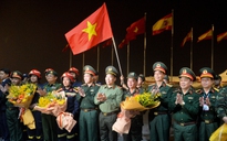2 thứ trưởng đón đoàn cứu hộ Việt Nam trở về từ Myanmar