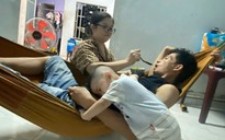 Công nhân nghèo bị bệnh không tiền chữa trị