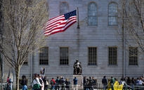 Đại học Harvard xoay xở vượt 'bão'