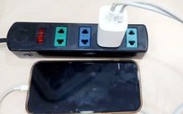 Nữ nhân viên văn phòng bị điện giật bất tỉnh khi sạc điện thoại 