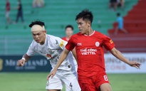 Bình Định hòa nghẹt thở Thể Công Viettel: HLV Popov chết lặng, HLV Trần Minh Chiến cũng… chết lặng