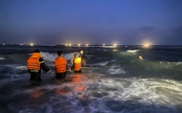 Quảng Ngãi: Vì sao trong một ngày, có nhiều người tắm biển bị sóng cuốn ra xa?
