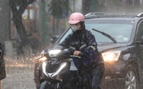 Thời tiết dị thường, tháng 5 vẫn có không khí lạnh gây mưa to