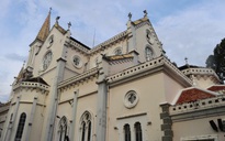 Nhà thờ cổ TP.HCM: Có mộ đại gia giàu bậc nhất, ông ngoại Nam Phương hoàng hậu