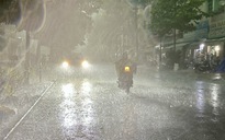 Rãnh áp thấp hoạt động mạnh, TP.HCM tiếp tục mưa giông diện rộng