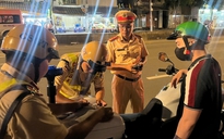 CSGT TP.HCM xử lý chạy ngược chiều trong đêm, nhiều người bị phạt 5 triệu đồng