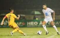 Nam Định tiến sát chức vô địch V-League sau chiến thắng nghẹt thở, SLNA càng lâm nguy