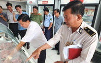 Kiểm tra đột xuất một cửa hàng kinh doanh thực phẩm ở Sóc Trăng