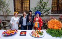 Áo dài, nón lá, nem công chả phượng… xứ Huế đến Ý