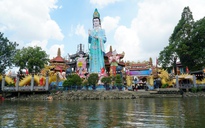 Ngôi chùa nằm giữa sông ở TP.HCM, nơi có hàng trăm tượng Phật