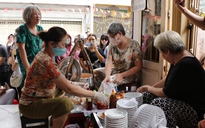 Hàng loạt quán ăn, thương hiệu nổi tiếng ở TP.HCM đóng cửa: F&B đang gặp khủng hoảng?