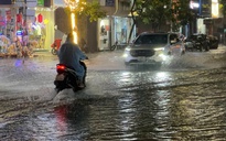 Mưa lớn do bão số 1, nhiều tuyến phố ở Đà Nẵng ngập sâu trong đêm