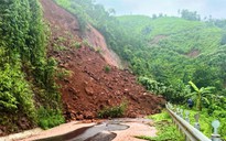 Mưa lớn kéo dài, nhiều nơi ở Quảng Nam xuất hiện sạt lở nghiêm trọng