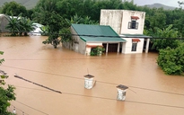 Miền Trung thiệt hại vì mưa lũ bất thường