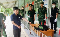 Long An: Bắt quả tang nghi phạm vận chuyển ma túy và vũ khí tại cửa khẩu