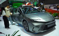 Sedan hạng D: Toyota Camry giảm 100 triệu vẫn khó bán, Mazad6 'bỏ cuộc chơi'?