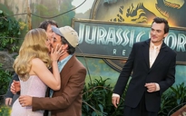 Scarlett Johansson và Jonathan Bailey gây sốc tại buổi ra mắt bom tấn 'Jurassic World Rebirth'