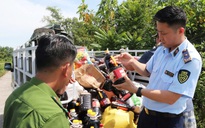 Điều tra vụ gần 1.000 chai nước mắm, nước chấm vứt đống ở bụi rậm