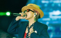 Hai giờ đồng hồ 'tắm mưa' cùng G-Dragon
