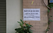 Bảng nhắc đậu xe trước nhà ở TP.HCM 'gây sốt': Lời nhắn khiến ai cũng mỉm cười