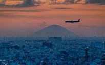 Lần đầu thấy rõ núi Bà Đen từ trung tâm TP.HCM: Khoảnh khắc cực hiếm giữa trời trong veo