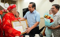 Chủ tịch TP.HCM chúc thọ người cao tuổi tròn 90